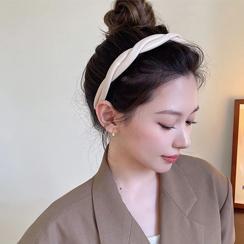 Diadem Stilrent och elegant – Flätat hårband i PU-läder