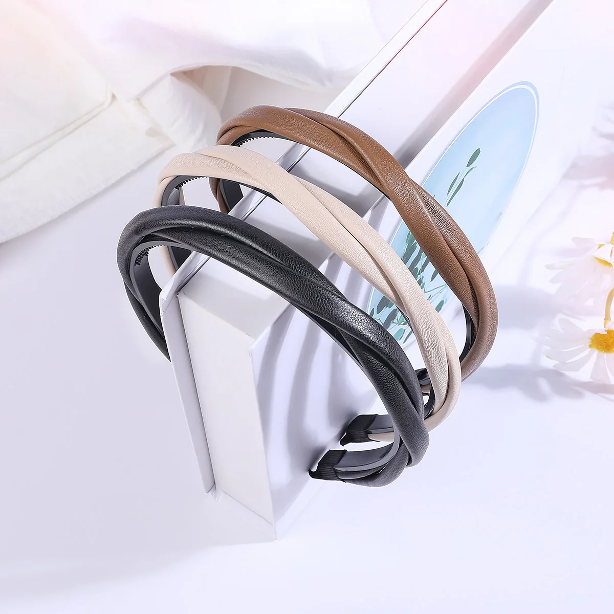 Diadem Stilrent och elegant – Flätat hårband i PU-läder